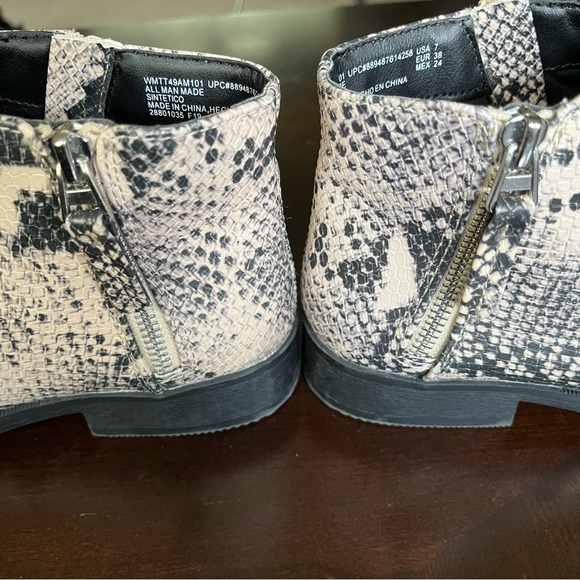 Time And Tru Boots Ankle Bootie Size 7 Slip On Zip Memory Foam Snakeskin Print - Picture 7 of 11